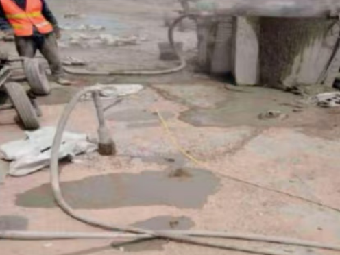 乐陵水泥混凝土路面板底注浆技术 路面脱空注浆整治方案